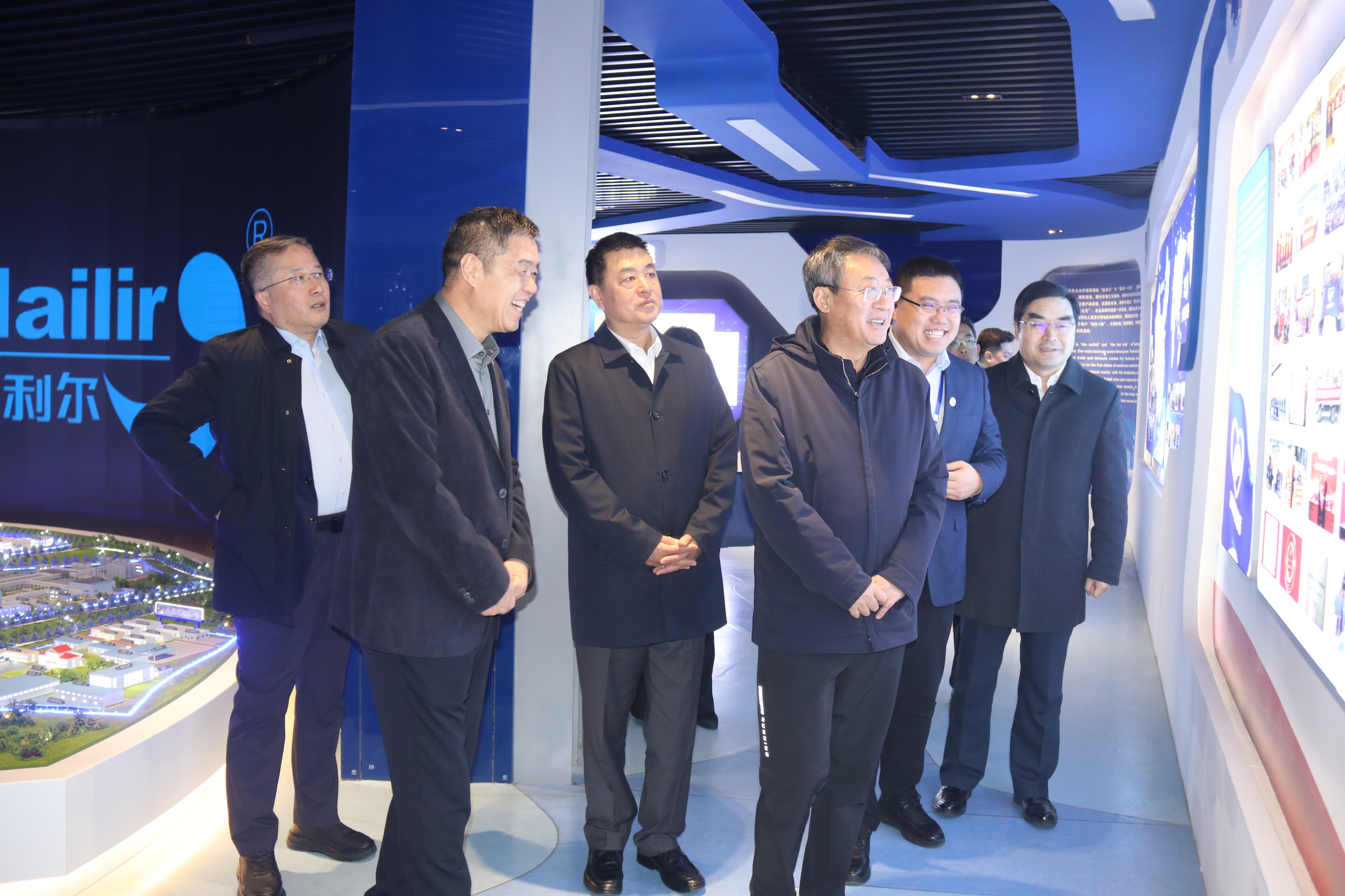 省委统战部副部长、、、省工商联党组书记张鲲一行来纽福斯生物药业集团调研指导工作